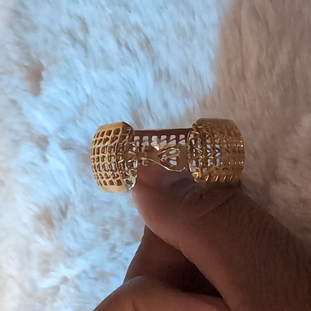 Vintage Gold Toned Hoop Earrings - Picture 4 of 10